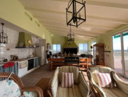 Двухэтажный дом 556 м² на участке 1546 м²