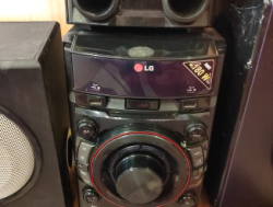 Музыкальный центр. 2 Сабвуфер
